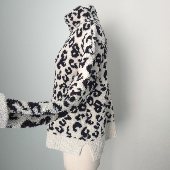 UGG Snow Leopard White & Black Mock Neck Teddy Knit Sage Sweater - Picture 5 of 9